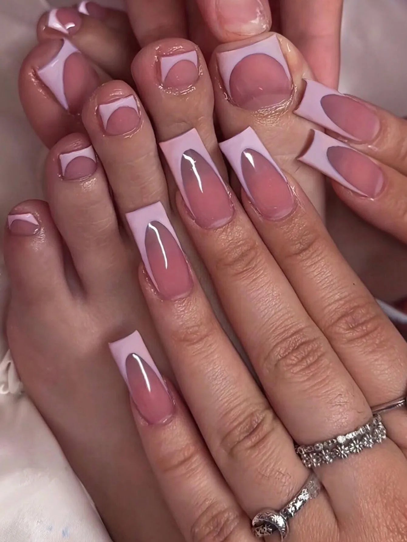48pcs French black border hand and foot armour Glossy fake toenails fully covered with nude spring break toenails for women's na