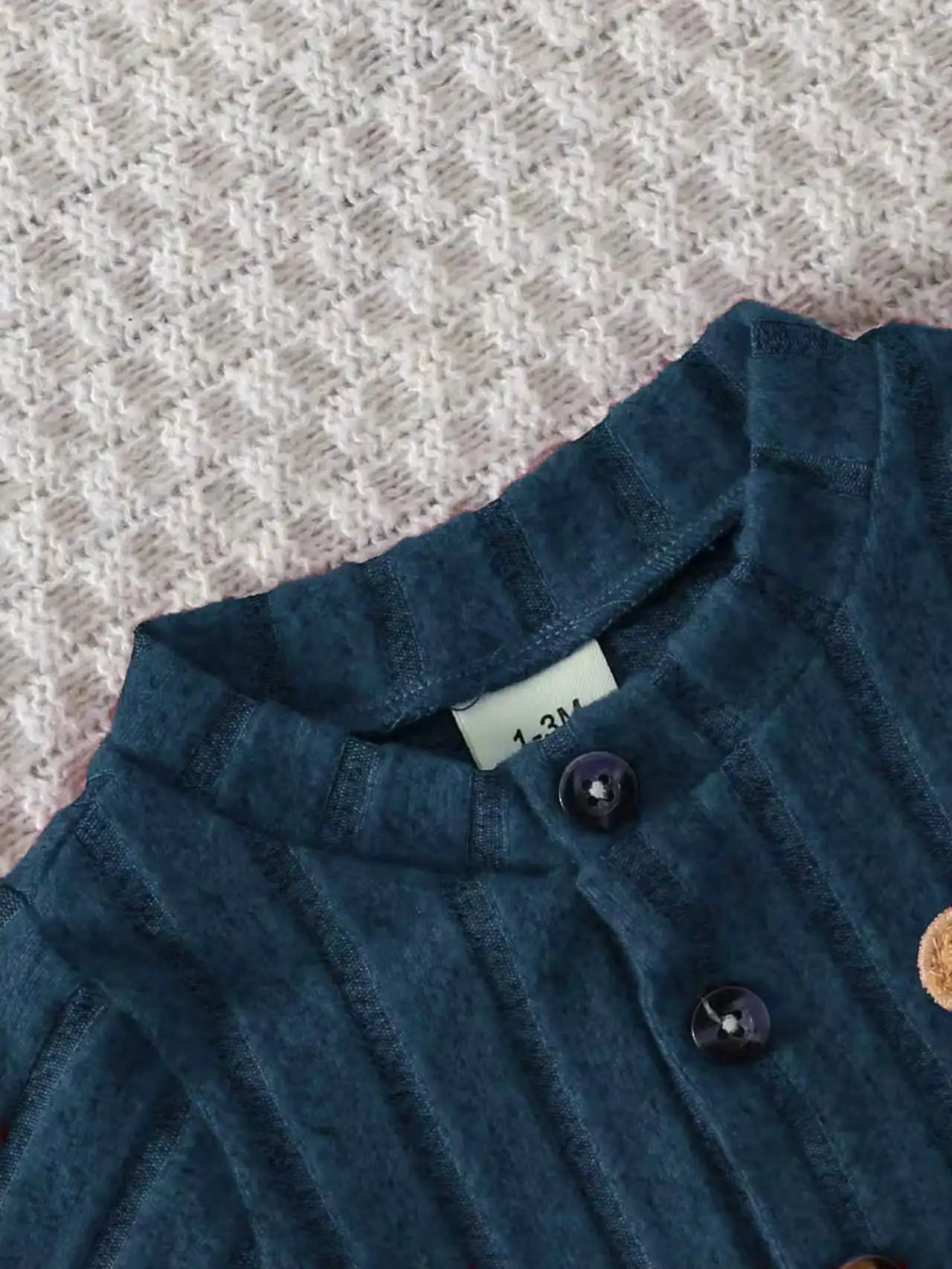 【Baby Boy】Autumn & Winter Red Onesie with Front Single-Breasted Buttons and Cute Bear Badge on Chest + Red Hat SetFeaturing a wa
