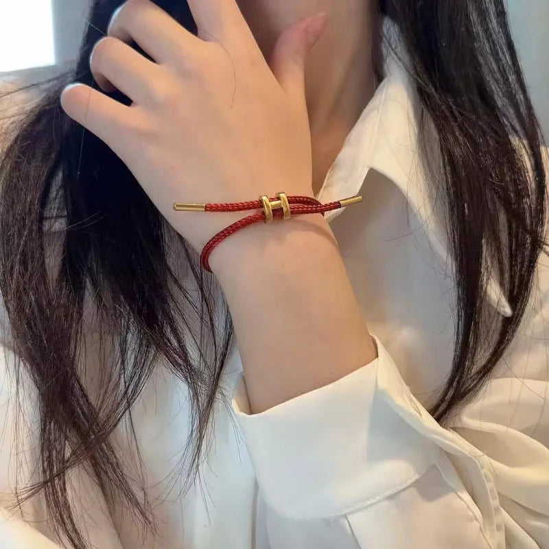The multi-functional, fashionable and elegant H-buckle stainless steel rope women's bracelet is suitable for men's charming brac