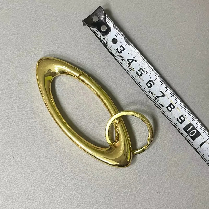 New Star Essential Icon Carabiner Keychain Blackout Women Men High Quality Oval Solid Belt Buckle Unisex Couple Sliver Key Ring