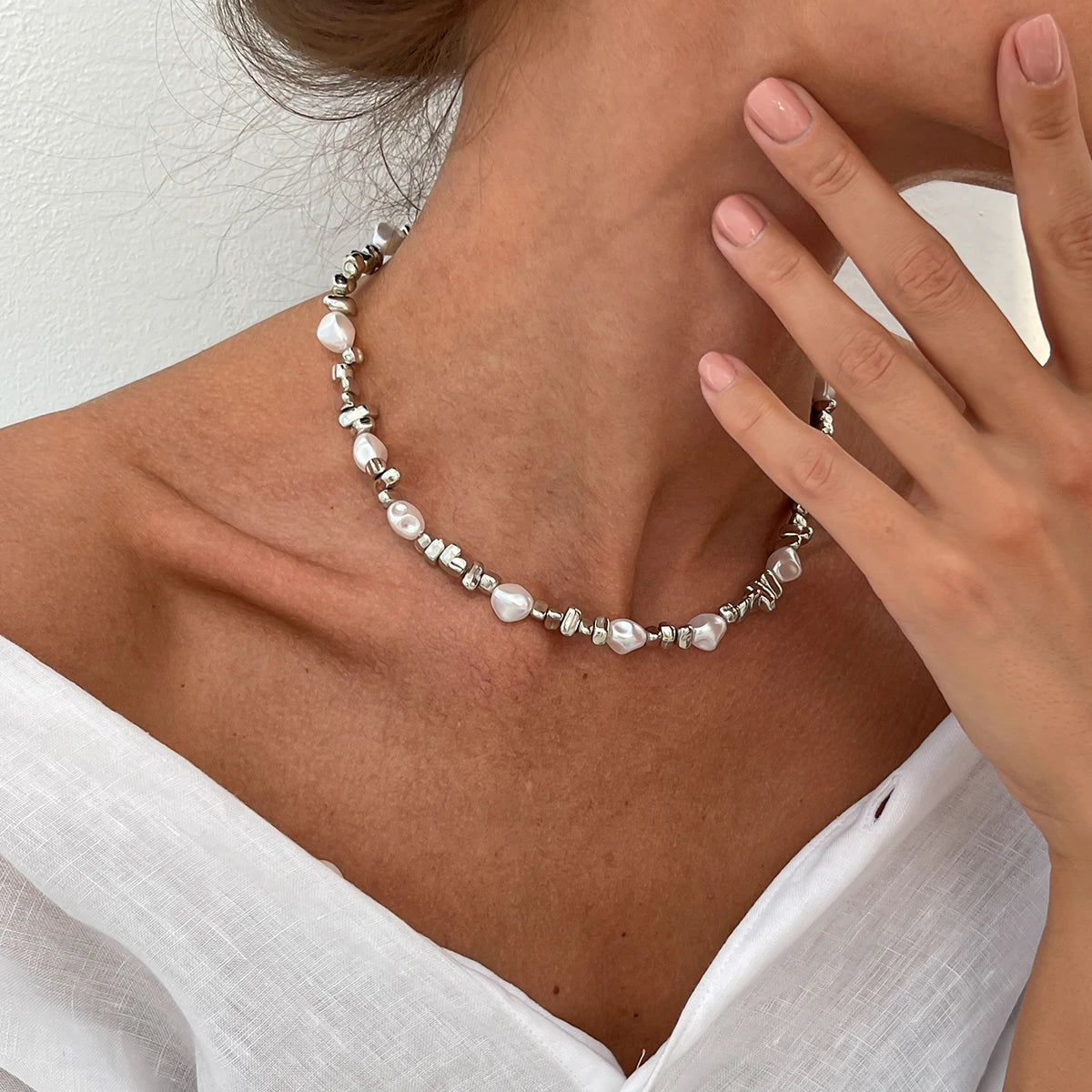 KunJoe Elegant Imitation Pearl Choker Necklace Women Retro Gold Color Acrylic Beaded Clavicle Chain Party Jewelry on the Neck、