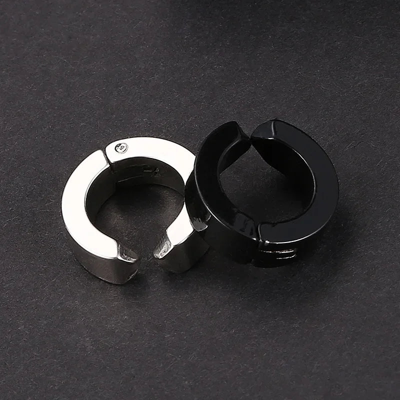 2pcs Anime Chainsaw Man Yoshida Hirofumi Cosplay Ear Clip Earrings Women Men Punk Black No Pierced Fake Ear Circle Pop Jewelry
