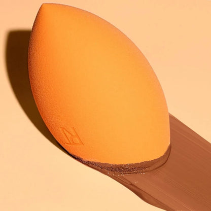 Real Techniques Skin Sponge, Makeup Blender, Liquid Base & Cream, Professional Makeup Tool Without Stripes, 4 Free Units