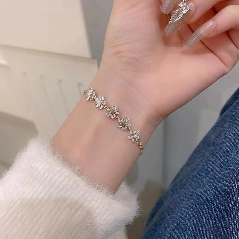 Exquisite Rhinestone Bracelet Ladies Fashion Stars Flower Charm Wristlet Bracelets Gold Color Adjustable  Wedding Jewelry  K-