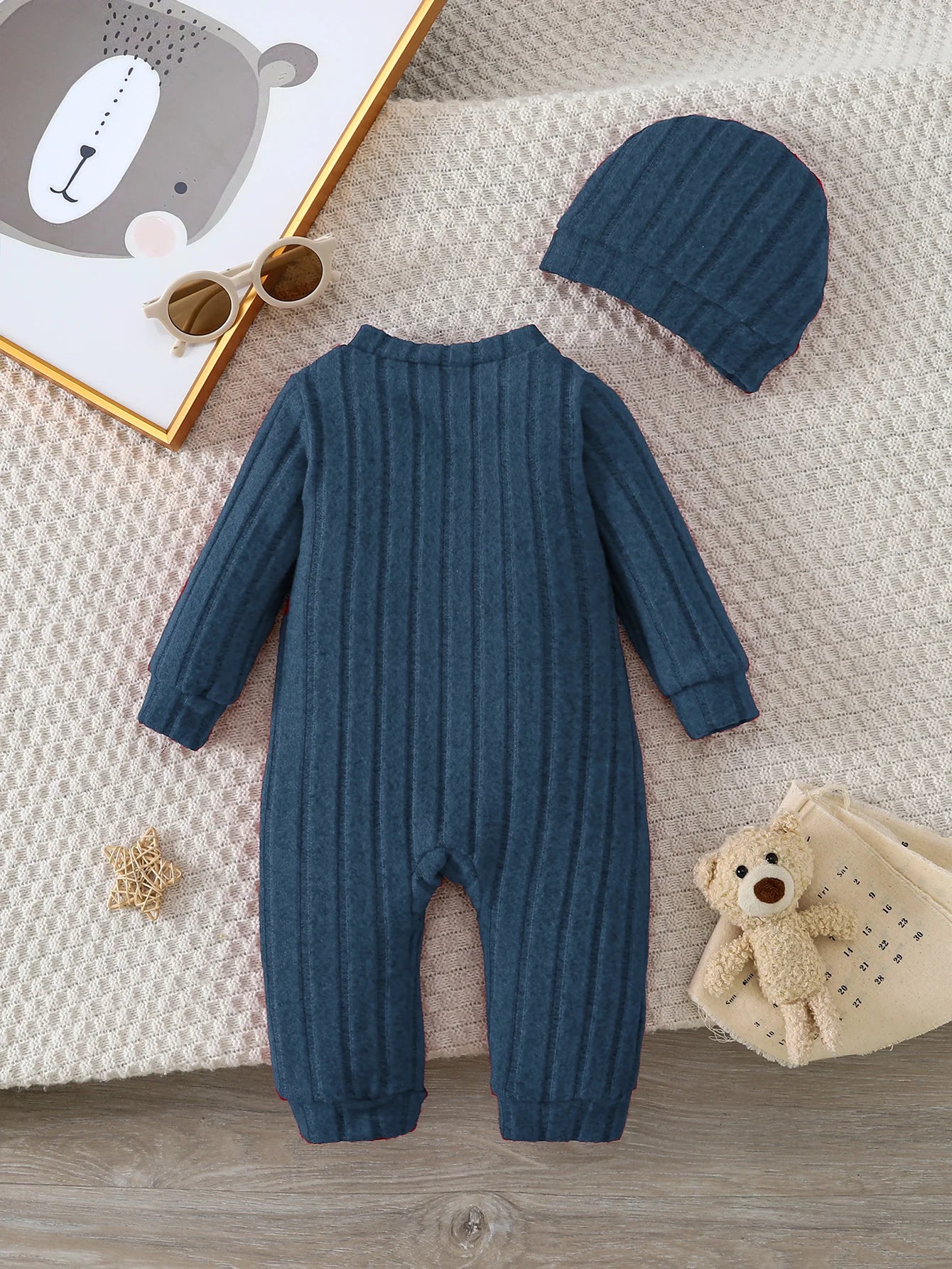 【Baby Boy】Autumn & Winter Red Onesie with Front Single-Breasted Buttons and Cute Bear Badge on Chest + Red Hat SetFeaturing a wa