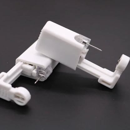Safety Ear Piercing Gun Kit Women Men Disposable White Plastic Sterile Ear Piercing Device Fashion Simple Jewelry Piercing Tools