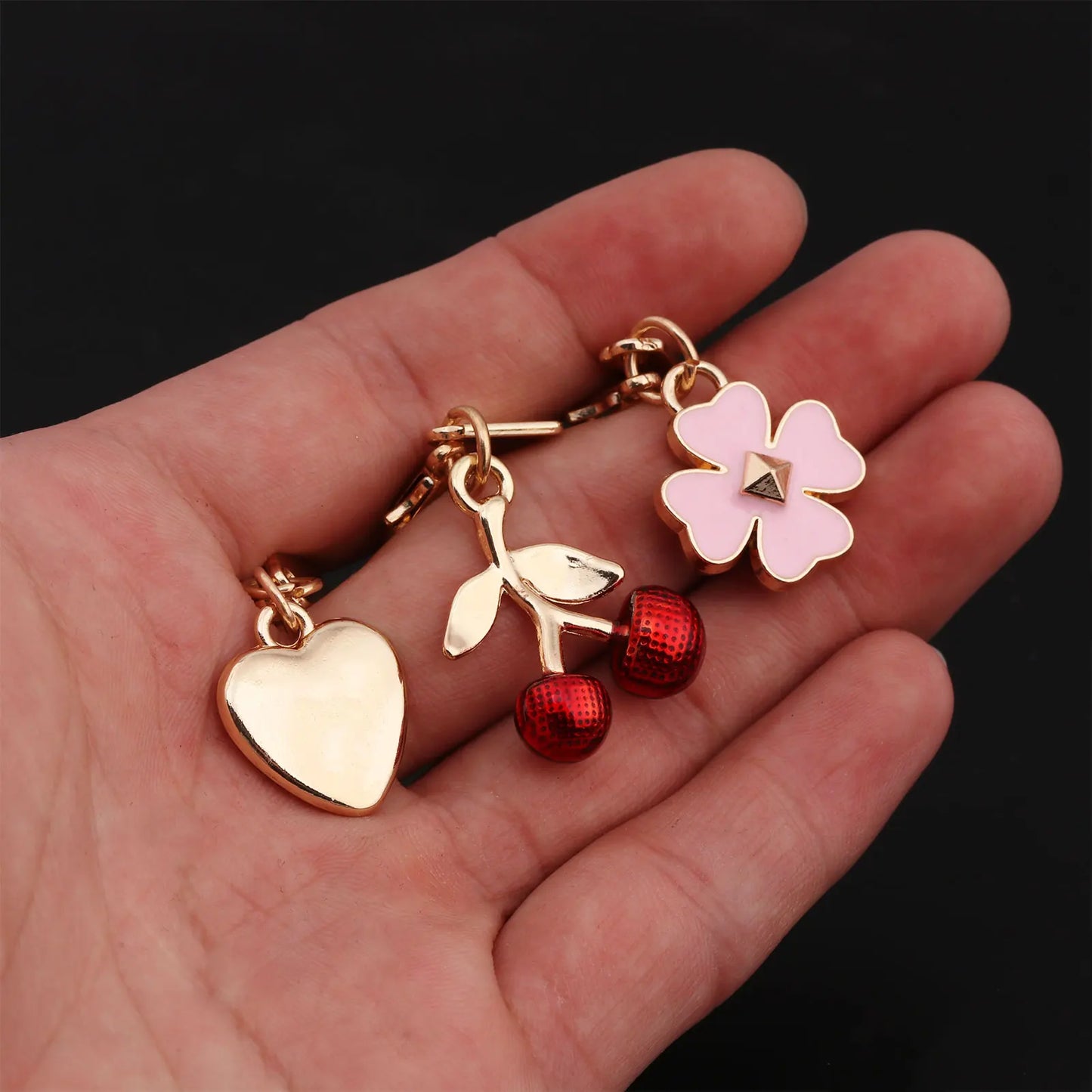 Luxury Highend Cherry Butterfly Four-leaf Clover Love Bear Mouse Keychain Ladies Y2K Bag Pendant Car Accessories Gift Decoration