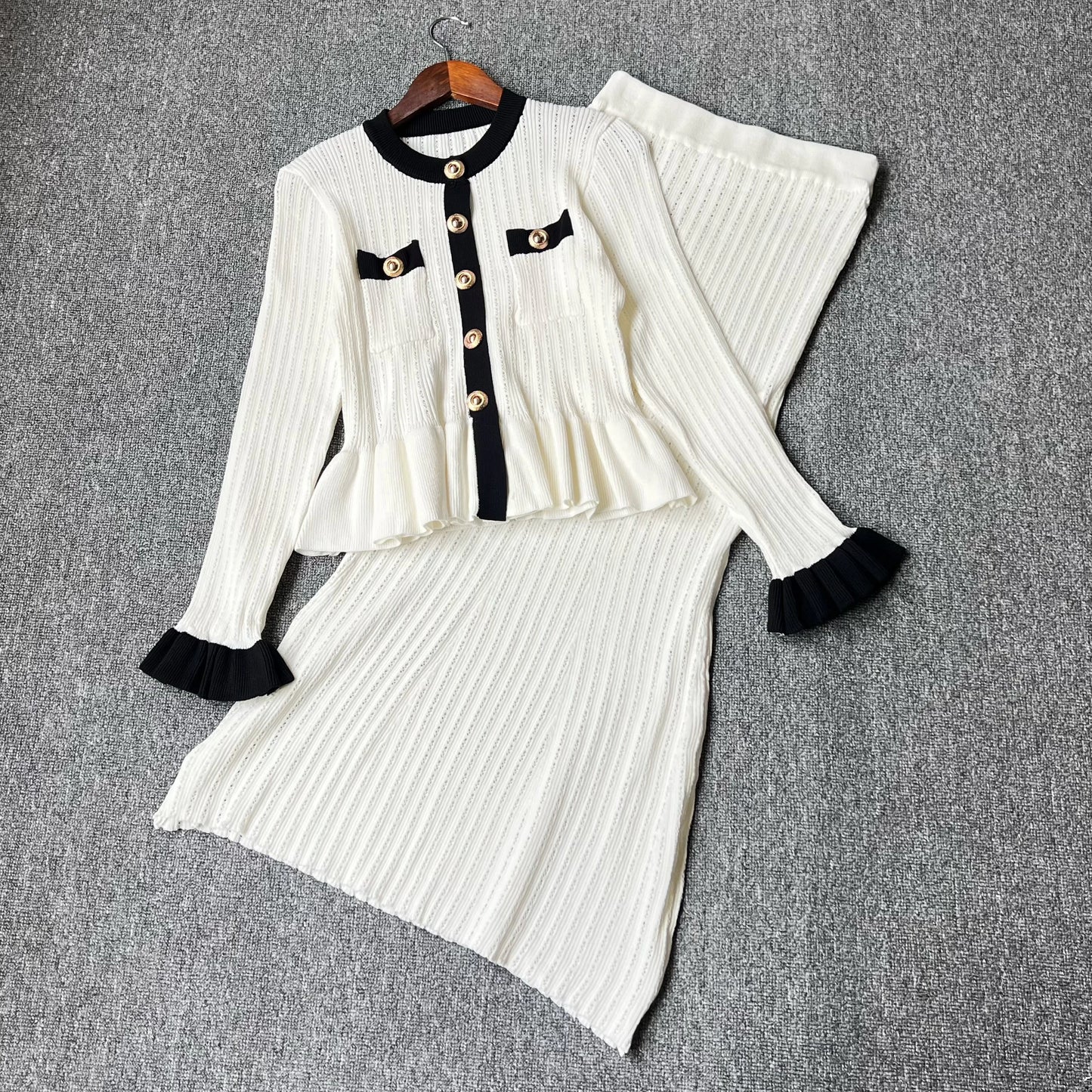 YuooMuoo Brand Fashion One-piece Knitted Maxi Dress Women Elegant V-neck Ruffled Slim Waist Bodycon Sweater Dress Party Vestido