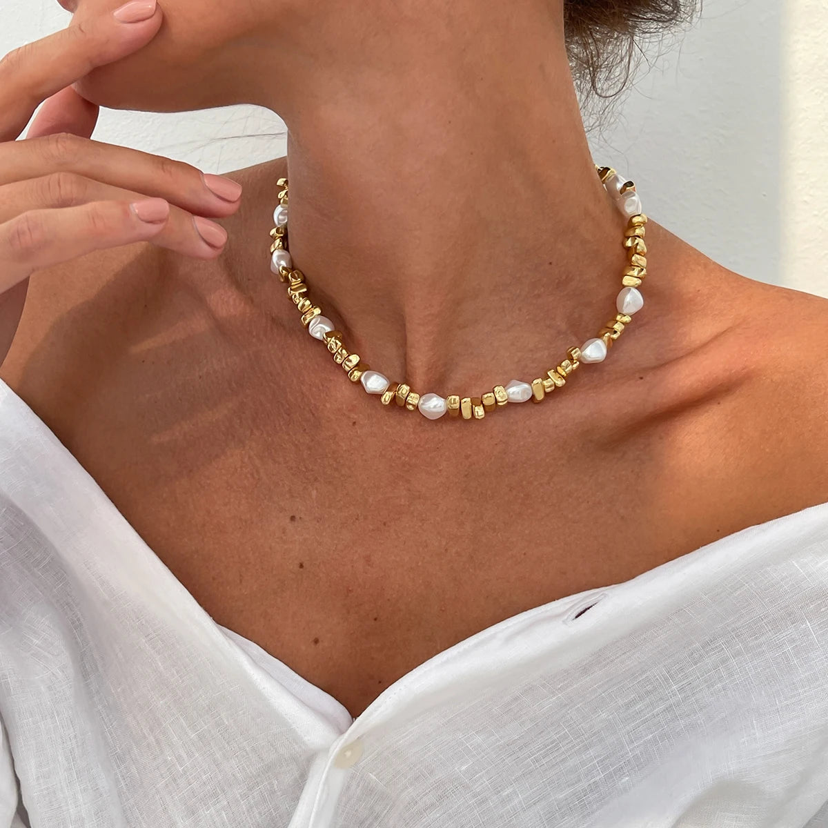 KunJoe Elegant Imitation Pearl Choker Necklace Women Retro Gold Color Acrylic Beaded Clavicle Chain Party Jewelry on the Neck、
