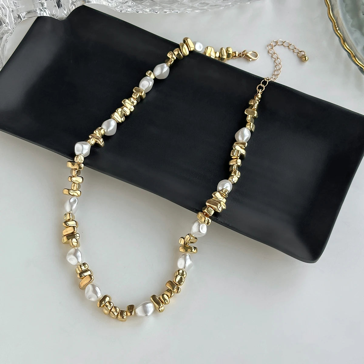 KunJoe Elegant Imitation Pearl Choker Necklace Women Retro Gold Color Acrylic Beaded Clavicle Chain Party Jewelry on the Neck、