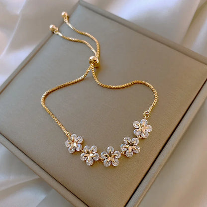 Exquisite Rhinestone Bracelet Ladies Fashion Stars Flower Charm Wristlet Bracelets Gold Color Adjustable  Wedding Jewelry  K-