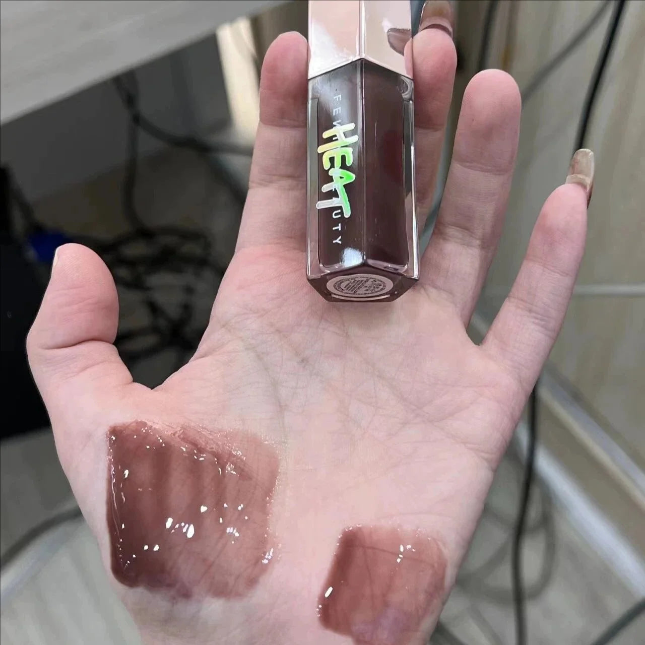 Fashionable and Fresh Fenty Beauty Lip Gloss Multi-color Shiny Transparent Liquid Lipstick Beginner Essential Lipstick Cosmetics