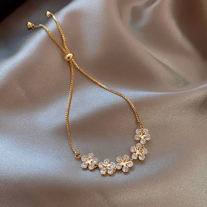 Exquisite Rhinestone Bracelet Ladies Fashion Stars Flower Charm Wristlet Bracelets Gold Color Adjustable  Wedding Jewelry  K-